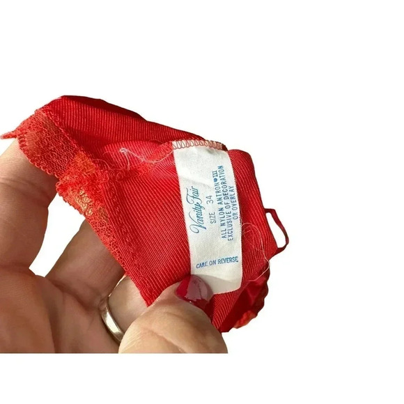 Vanity Fair Lingerie Tank Top Lace Trim Heartshape Adjustable Straps Red Size 34 - Picture 4 of 5